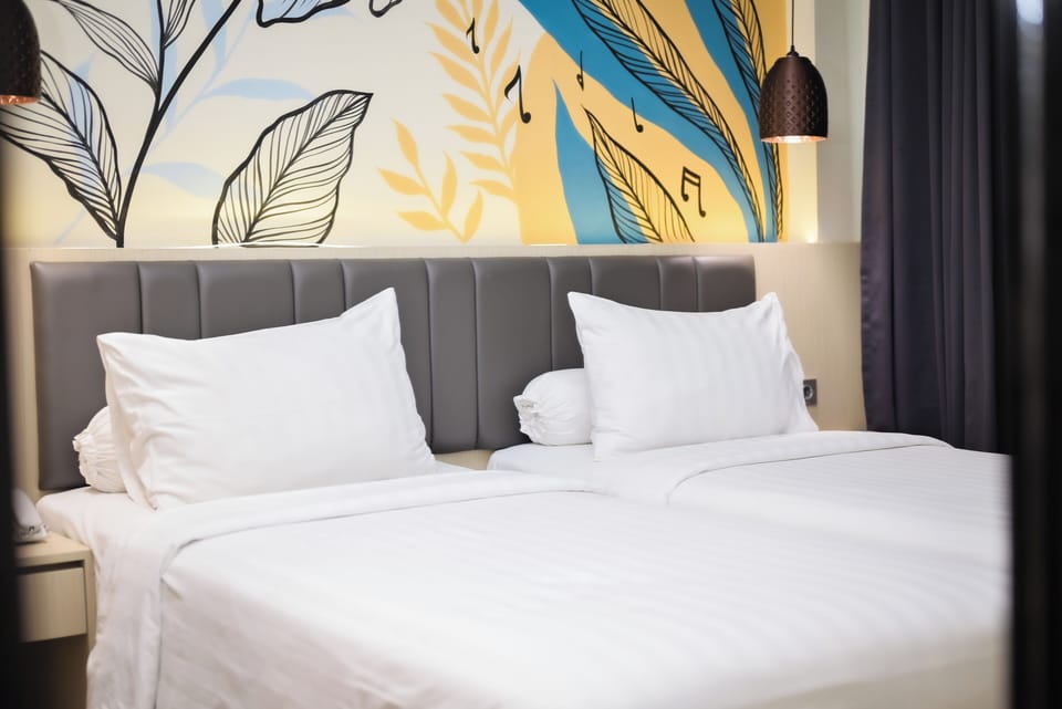 Superior Twin Room | Minibar, iron/ironing board (on request), WiFi (free), bed sheets