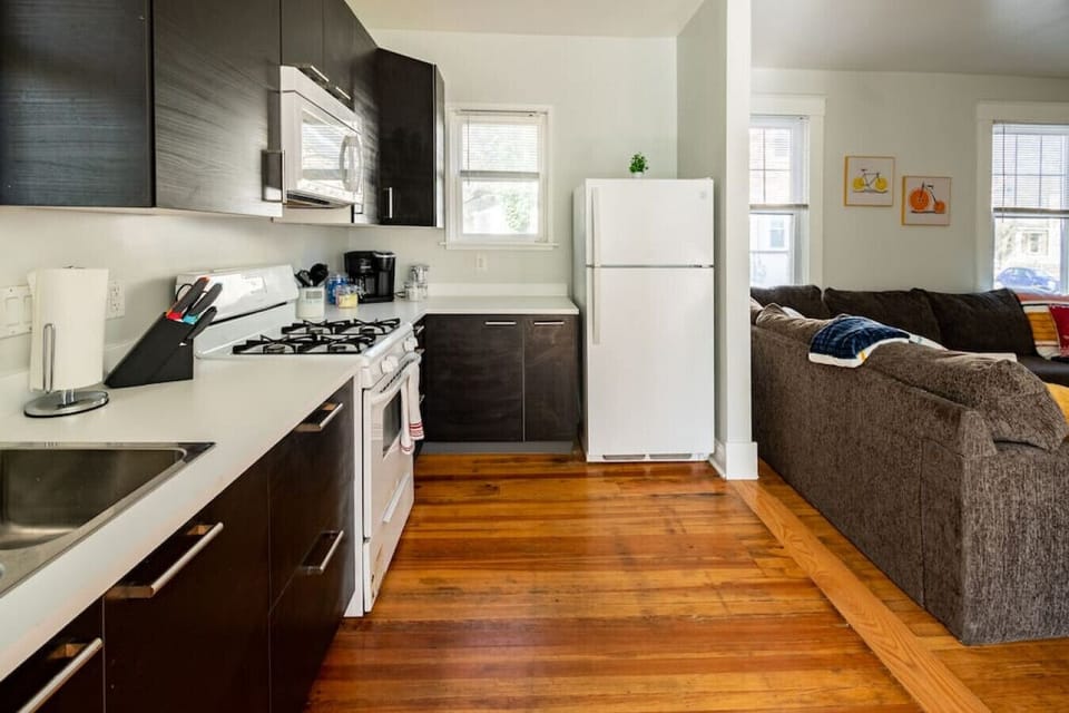 Cook with ease using the dishwasher, microwave, oven range, and Keurig Duo. Whether you`re making a full meal or just a cup of coffee, this kitchen has you covered!