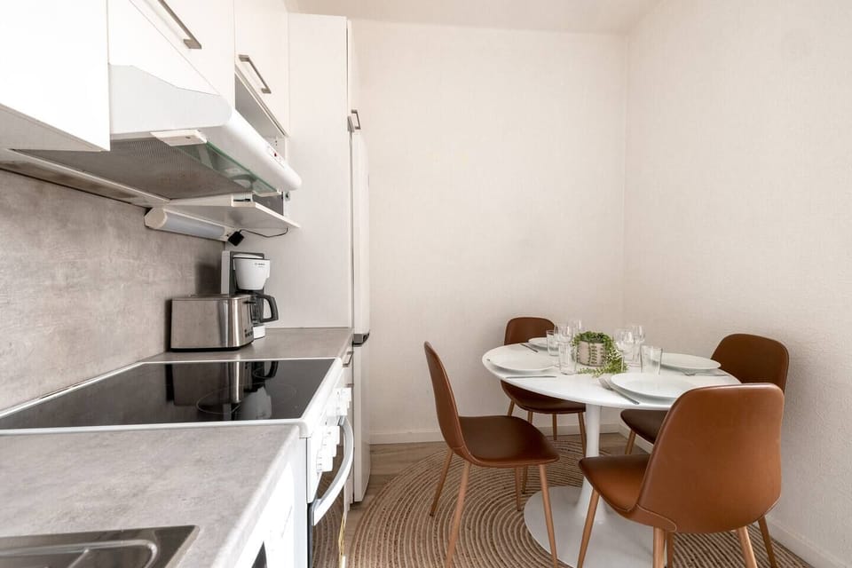Comfort Studio | Private kitchen | Full-size fridge, microwave, oven, stovetop