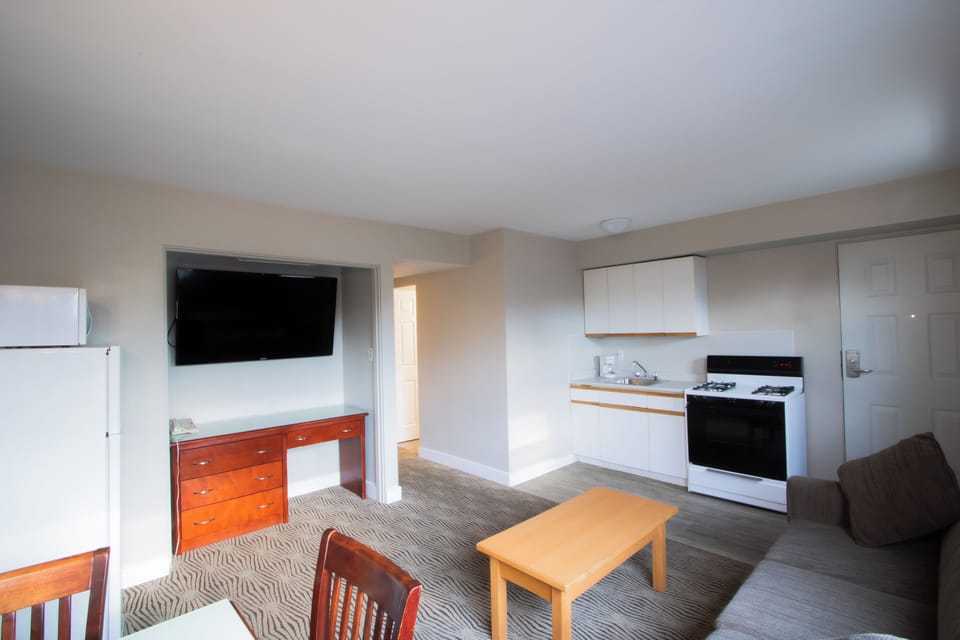 Family Suite | Living area | LED TV
