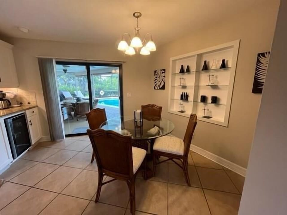 Breakfast table in Kitchen