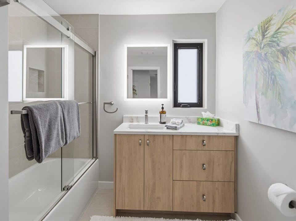 Hall Guest Bath with tub shower