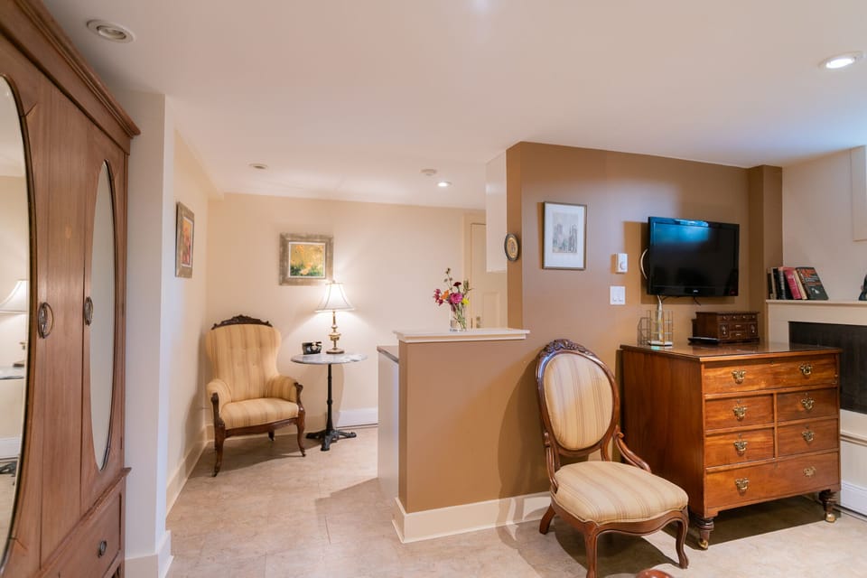 Beaconsfield Inn Bed and Breakfast in Victoria