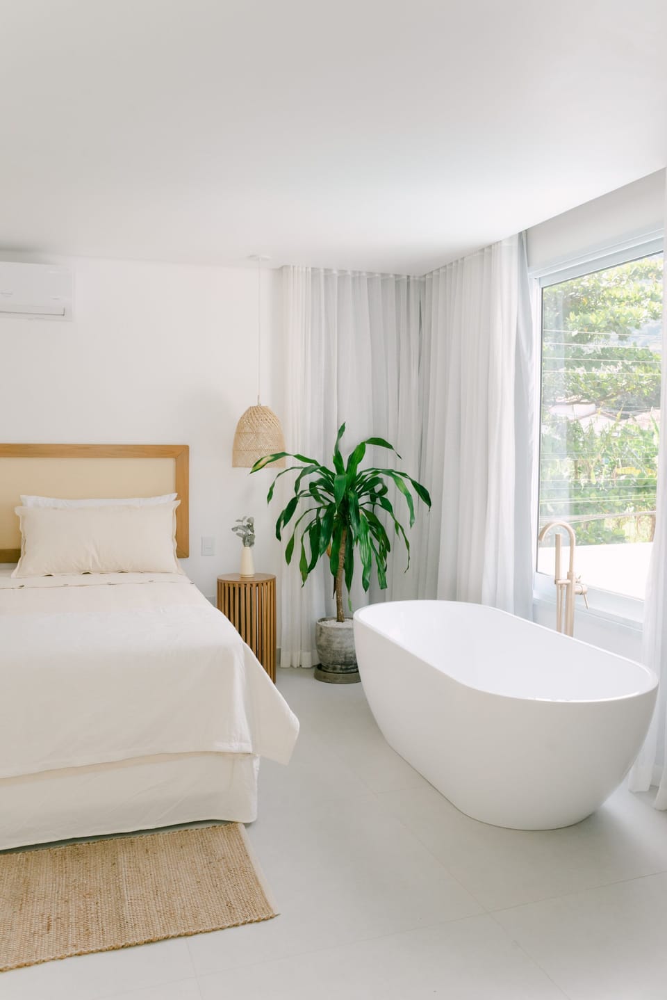 Suite Master | Premium bedding, pillowtop beds, minibar, free WiFi
