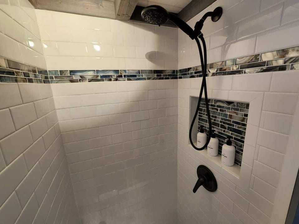 Clean shower with quality toiletries