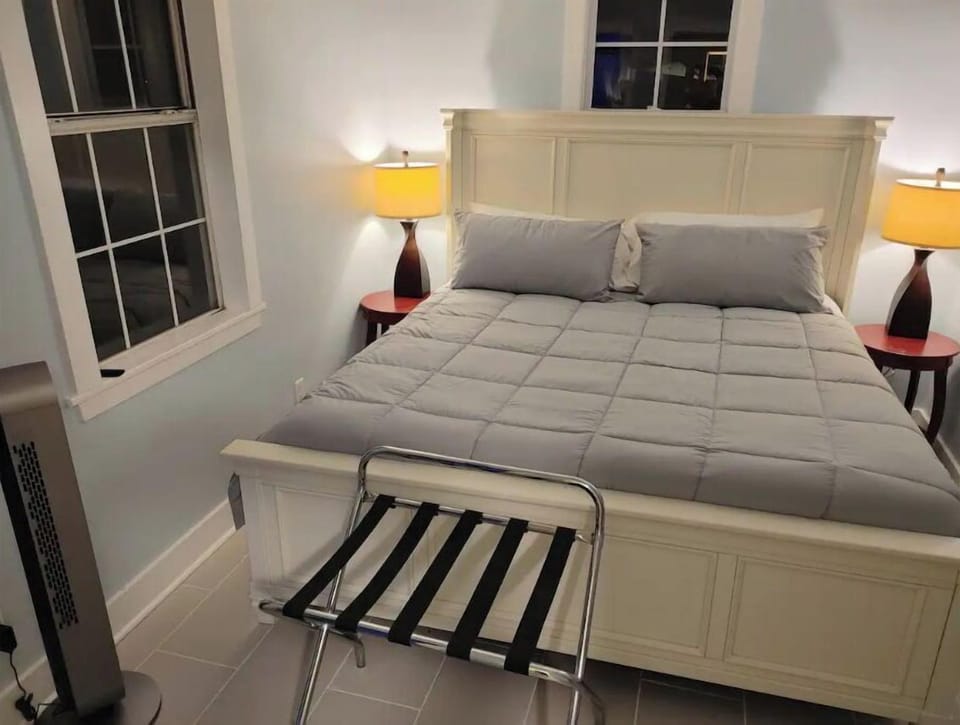 Master suite with full bath and laundry