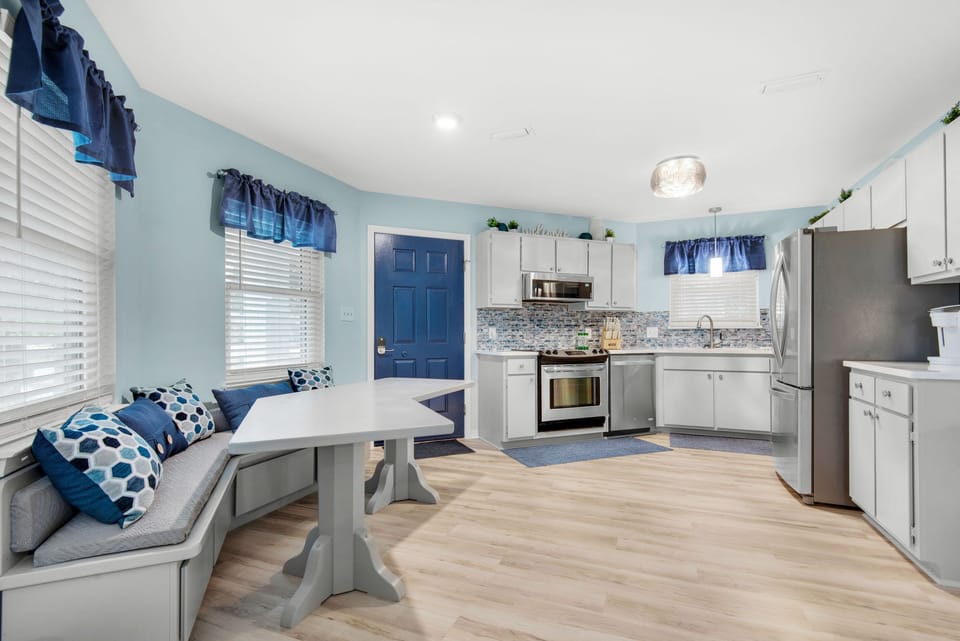 Kitchen with breakfast nook