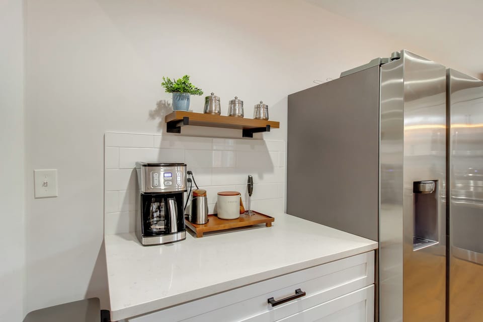 Kitchen | Blender | Crockpot | 1st Floor