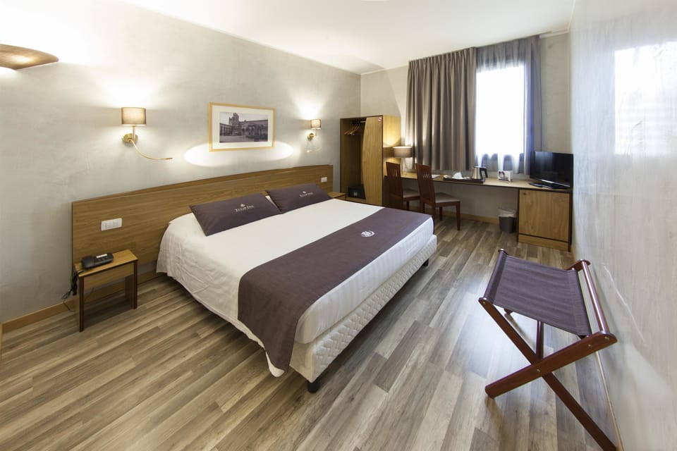 Standard Double Room | In-room safe, desk, laptop workspace, blackout drapes