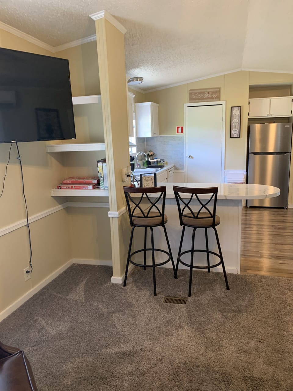 Living room looking into kitchen 