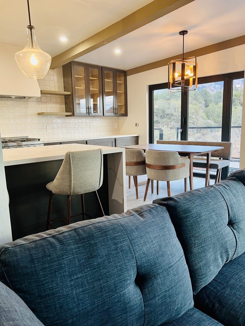 Dining area, Kitchen Bar