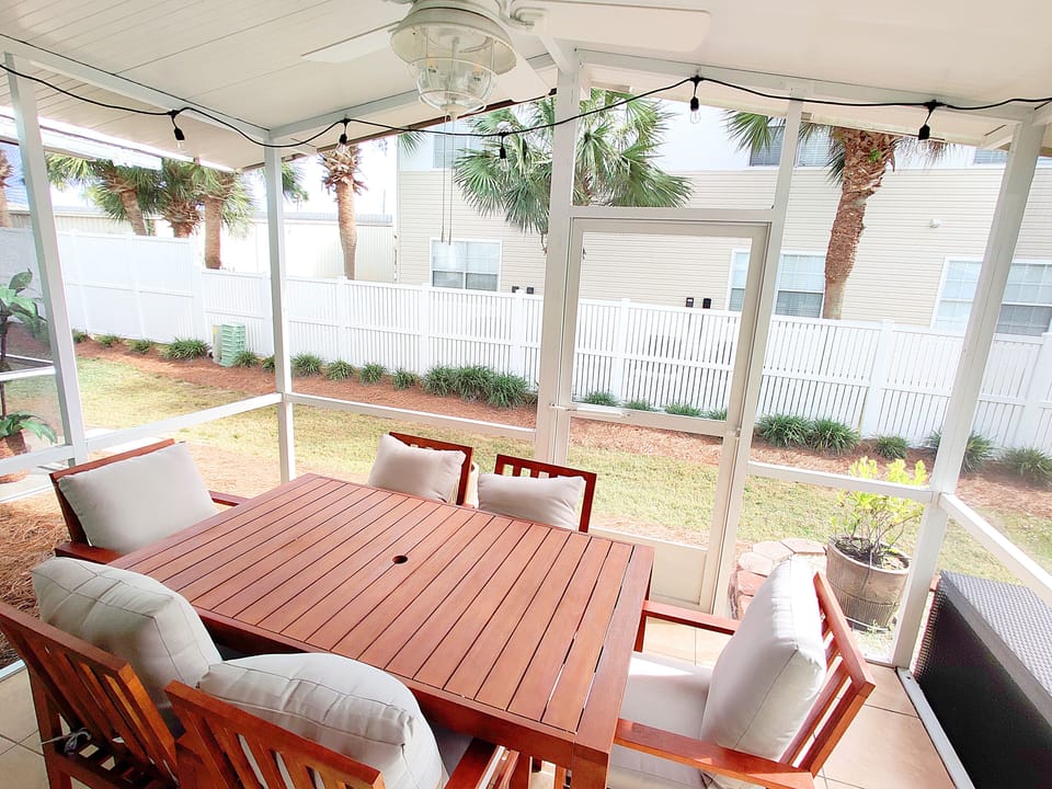 Screened patio for outdoor dining