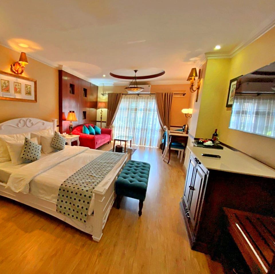Executive Double Room, 1 Queen Bed, Non Smoking, City View | Egyptian cotton sheets, premium bedding, memory foam beds, minibar