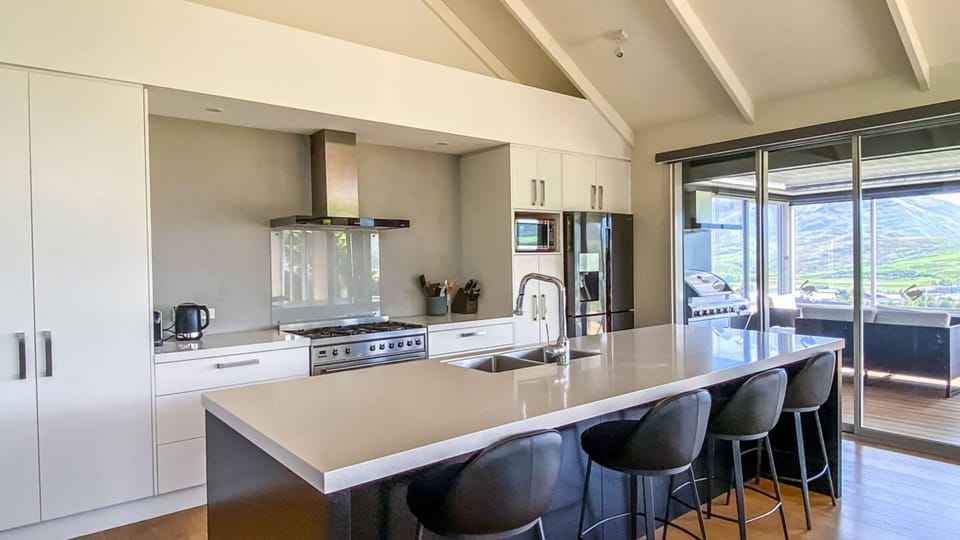 Full kitchen