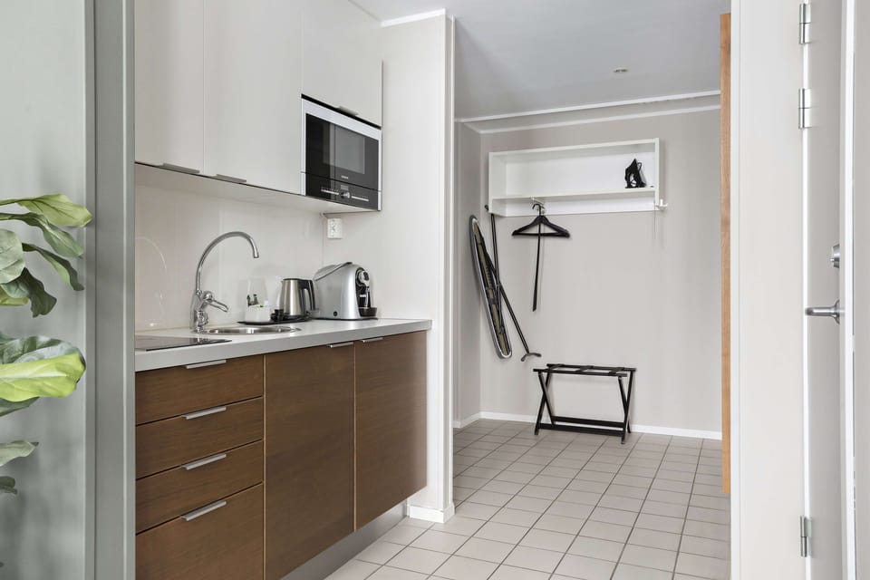 Desk, soundproofing, iron/ironing board, WiFi (free)