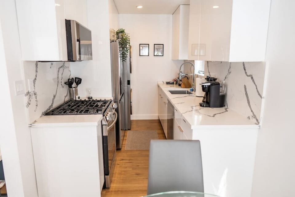 KITCHEN -- View 3D Virtual Tour of the Property Here: https://tinyurl.com/yuue4ajv