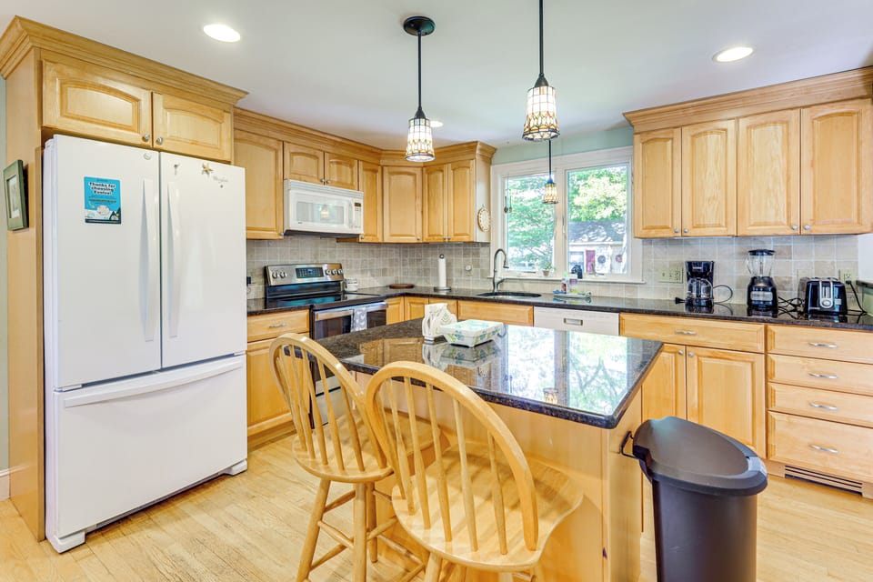 Kitchen | 1st Floor | Drip Coffee Maker | Blender | Toaster | Dishwasher