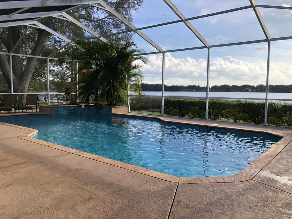 One of the many views over the pool.