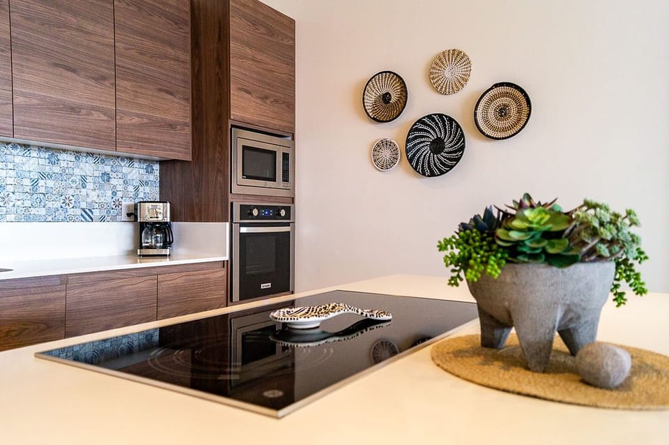 Stovetop, microwave, and oven so you can cook if you wish
