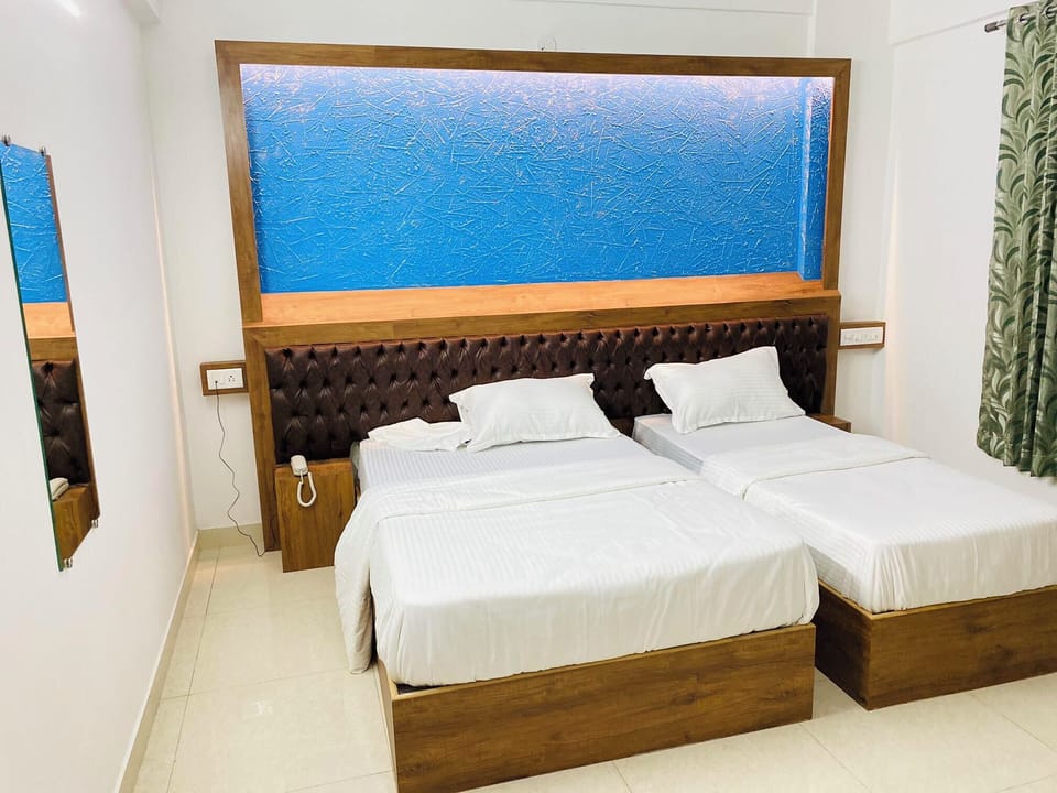 Deluxe Triple Room | Soundproofing, bed sheets