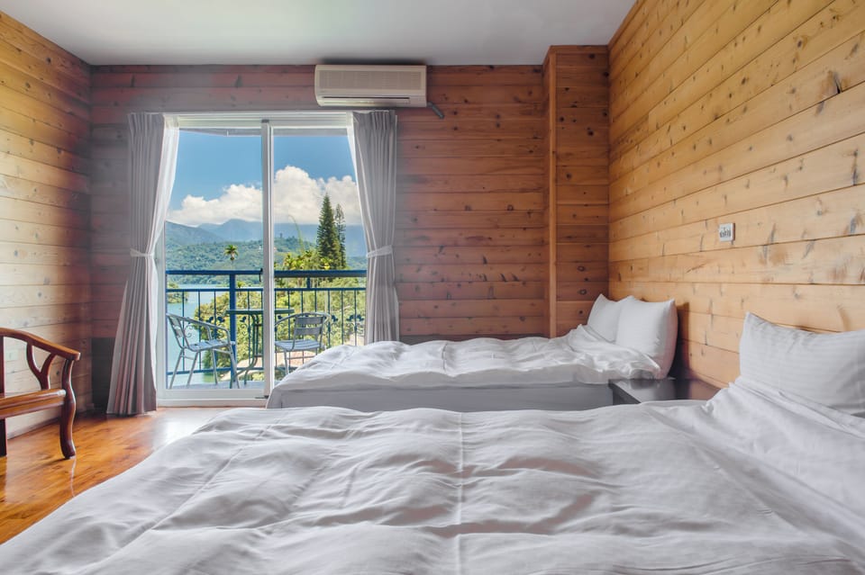 Quadruple Room with Mountain View | Free WiFi, bed sheets