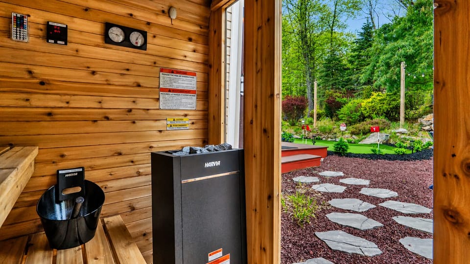 Step into pure relaxation 🌿🔥 Our cedar cube sauna fits up to 6 guests—breathe deep, unwind, and enjoy the warmth after a day of adventure.