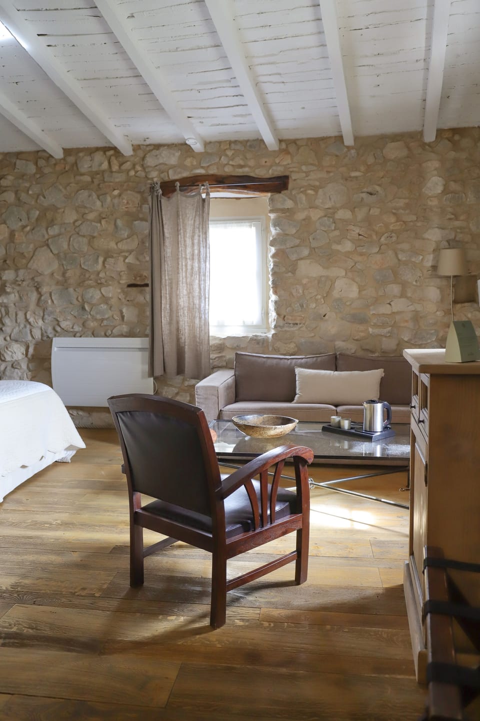 Junior Double or Twin Room (La Cambra) | In-room safe, individually decorated, individually furnished, desk