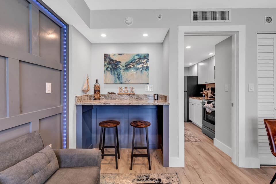 Signature Condo, 1 Bedroom, Balcony, Ocean View | Living room | 40-inch flat-screen TV with cable channels, TV, Netflix
