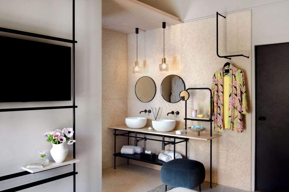 Classic Double Room | Bathroom | Shower, rainfall showerhead, designer toiletries, hair dryer