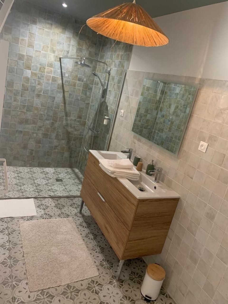 Deluxe Double Room | Bathroom