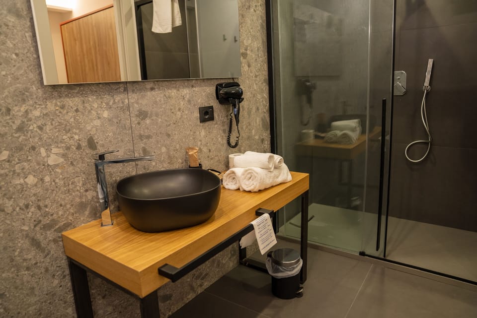 Junior Room | Bathroom | Shower, rainfall showerhead, hair dryer, slippers
