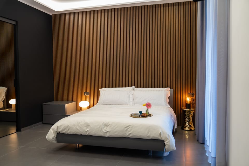 Superior Room | Minibar, in-room safe, desk, laptop workspace