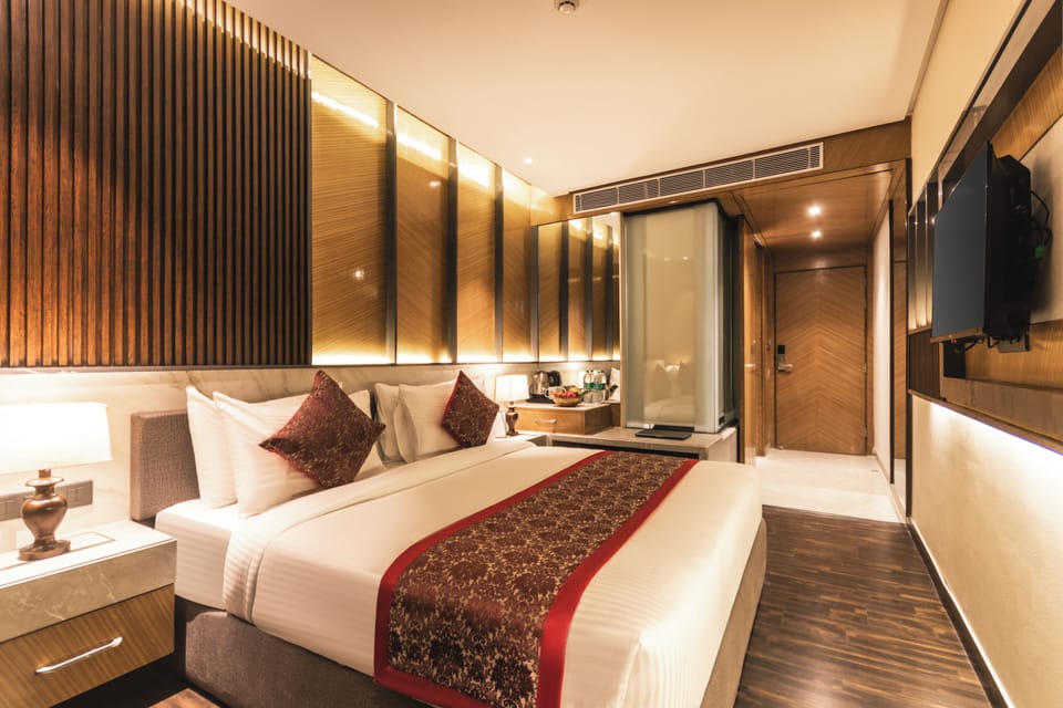 Amritara Queen | Minibar, in-room safe, iron/ironing board (on request), WiFi (free)