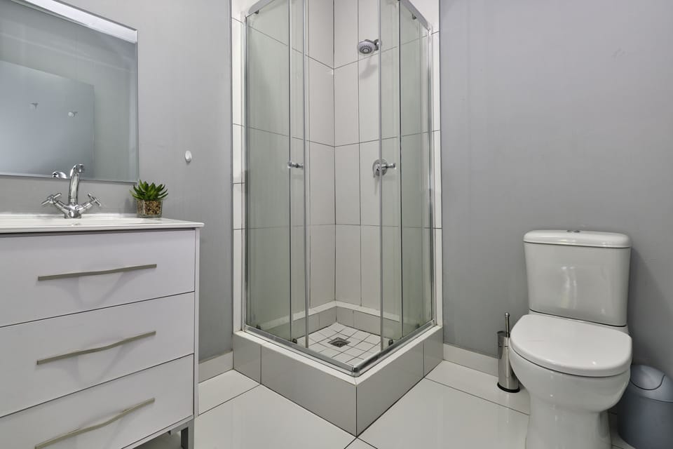 Family Room | Bathroom | Towels, toilet paper
