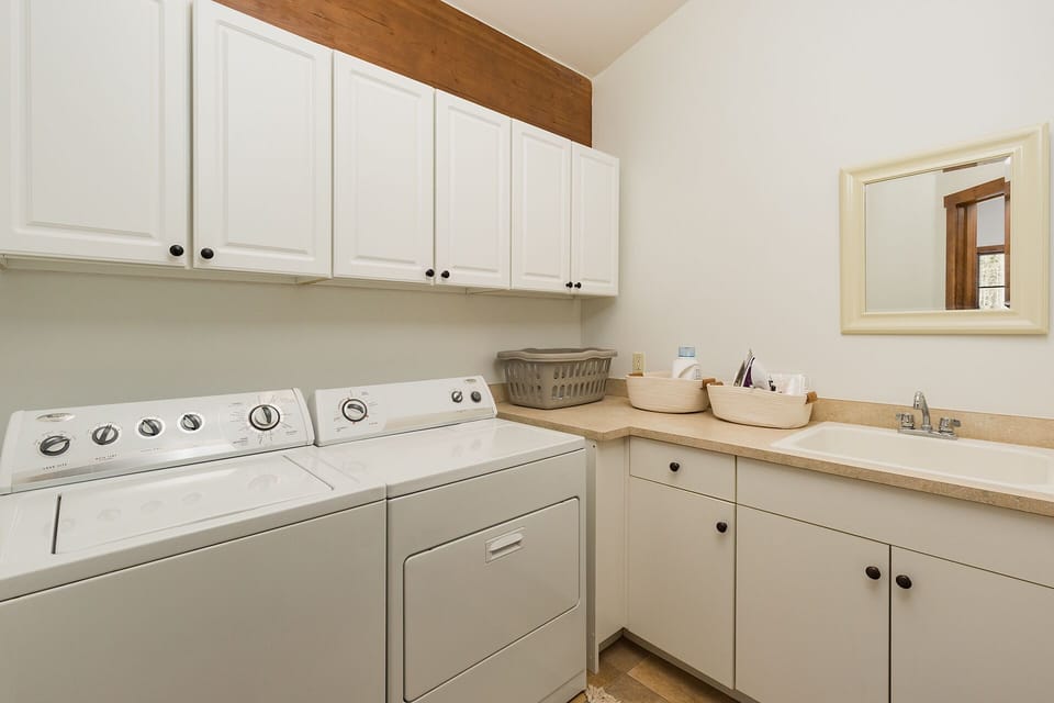 Laundry Room - Full size washer/dryer (laundry detergent provided)