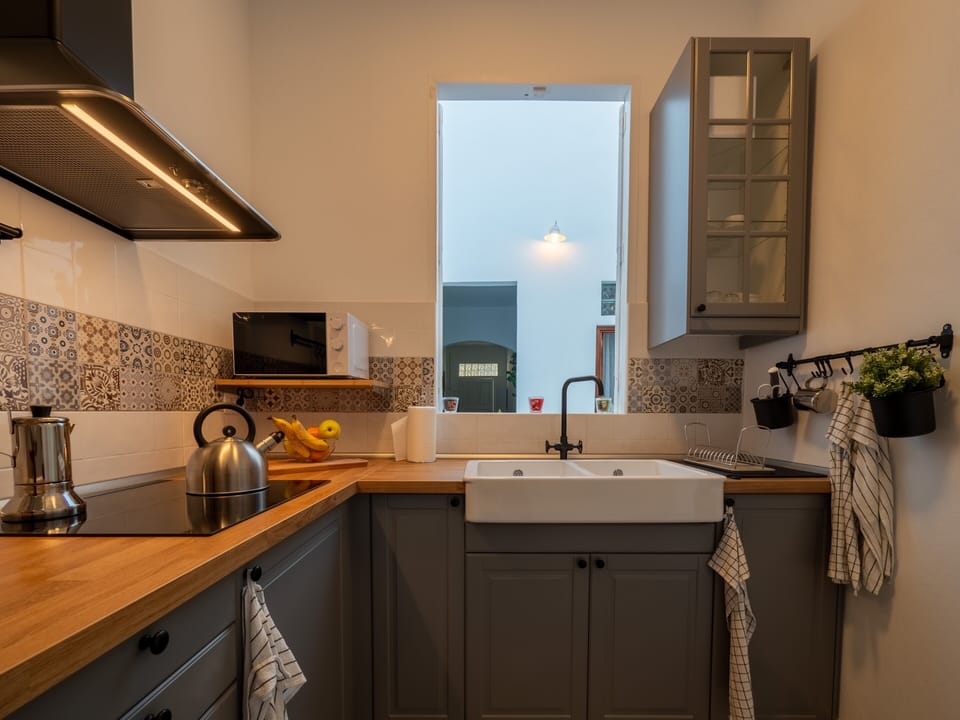 Full-size fridge, microwave, stovetop, toaster