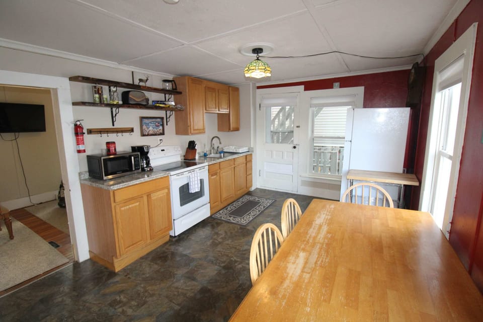 2nd Floor Eat in Kitchen