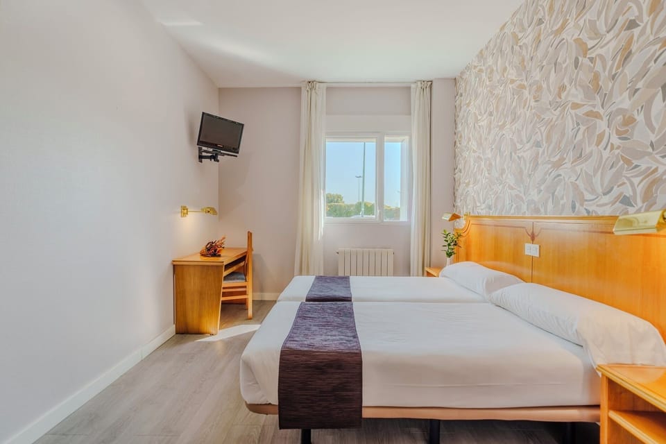 Standard Twin Room, 2 Twin Beds | In-room safe, desk, blackout drapes, soundproofing