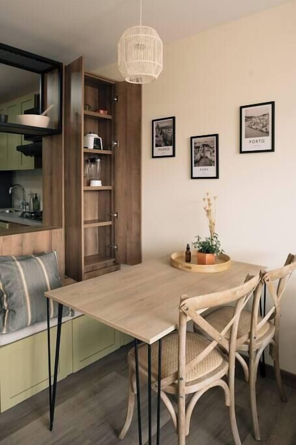 Space, Space, Space! Storage means everything! // Espacio, Espacio, Espacio.