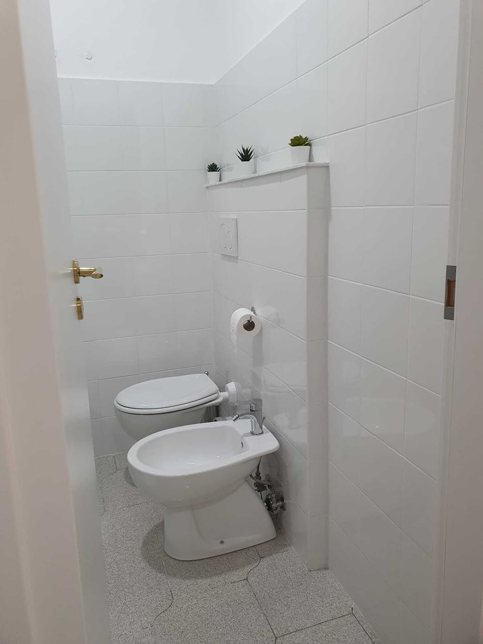 Standard Double or Twin Room | Bathroom | Combined shower/tub, free toiletries, hair dryer, slippers