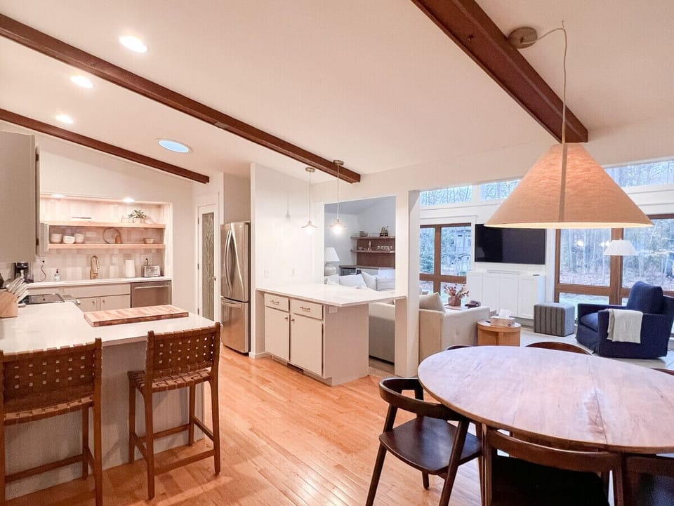 Kitchen/Dining area