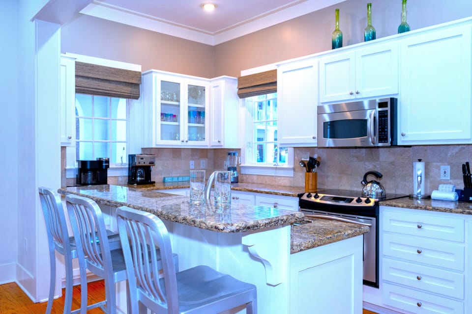 Full kitchen.