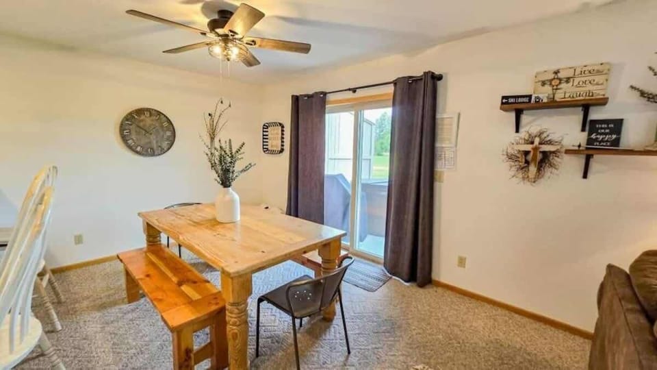 Lots of seating in the dining area