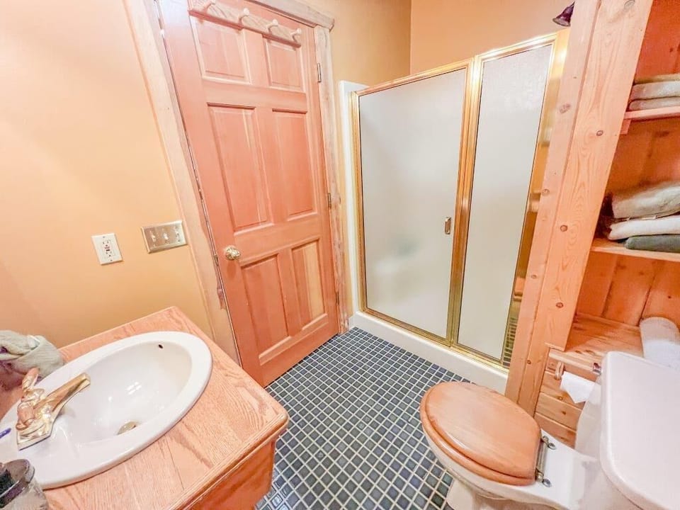 Full Bathroom upstairs