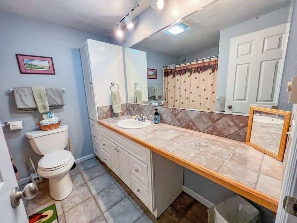 Upstairs bathroom