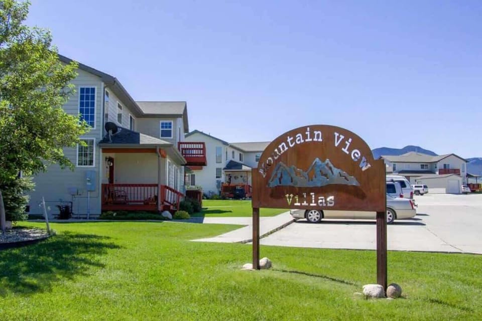 Welcome to Mountain View Villas. Conveniently located just a minute from downtown Red Lodge, across the street from the fairgrounds, and close to all the mountain fun your looking for