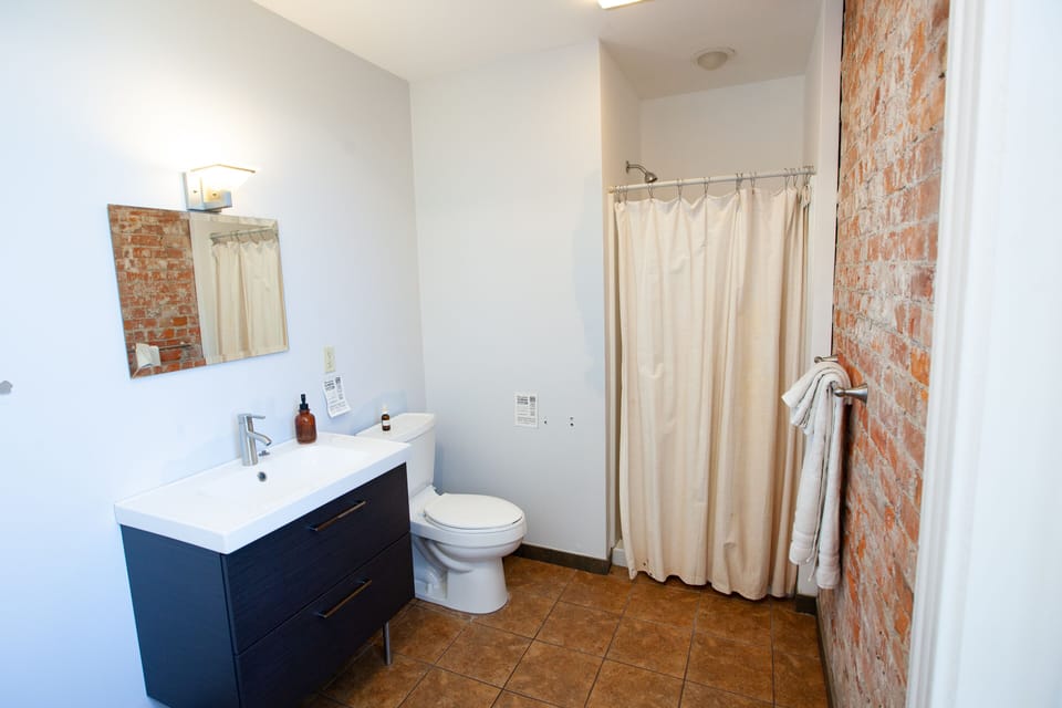 Second floor full bath (2 of 3)