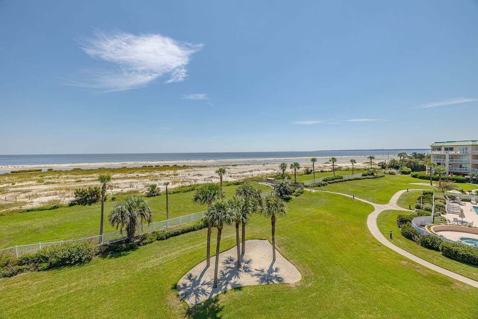Saint Simons Grand #326 Balcony View High tide on East Beach