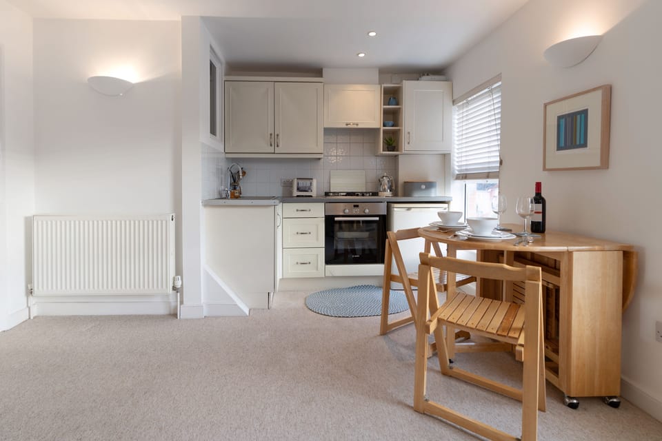 The Bolthole, Aldeburgh: A well-equipped kitchen with modern appliances