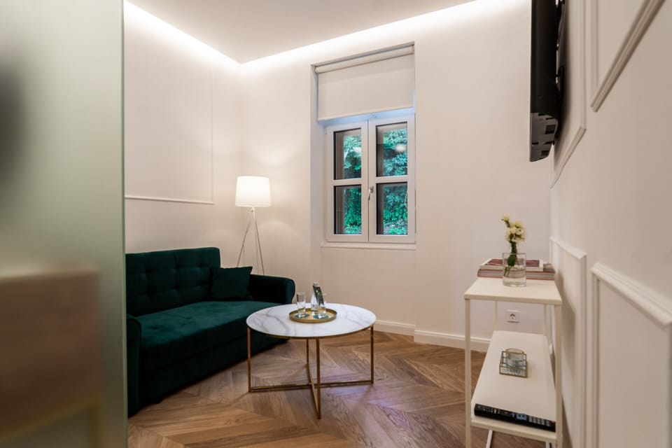 Family Suite | Minibar, desk, laptop workspace, cribs/infant beds